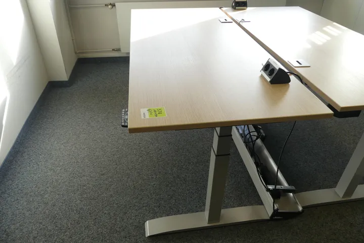 Rohde & Grahl - Elektrisch höhenverstellbarer Schreibtisch Maße in cm ca. 180 x 80